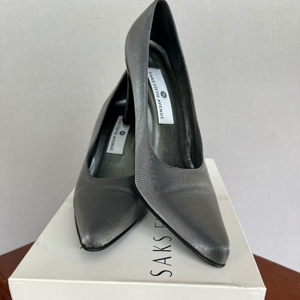 New In Box Saks Fifth Avenue Silver Fabric Heels Size 7.5